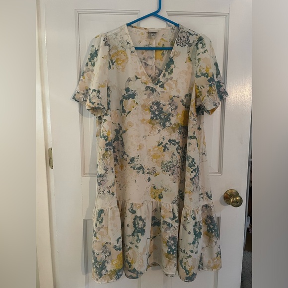Floral V-neck Short-Sleeve Flowy Dress - Picture 1 of 3